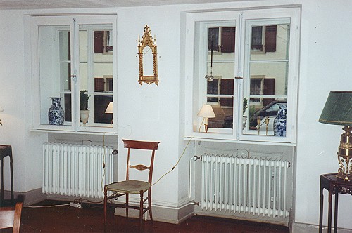 Zwei beispielhafte restaurierte Fenster