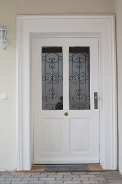 Restaurierung und Einbau einer einflgeligen Hsitorismus-Haustr