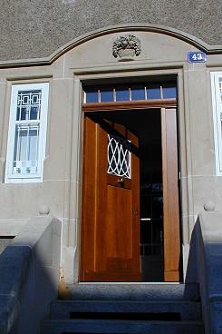 Die einladend geffnete Haustr.