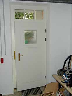 Die einladend geffnete Haustr.