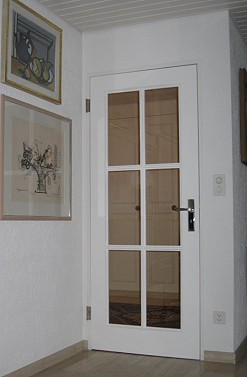 Eine der Glastren mit mglichst groem Glasausschnitt