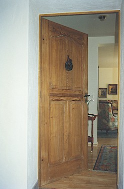 Eine beispielhafte restaurierte Zimmertren